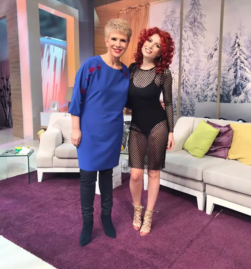 Elena Gheorghe, în rochie transparentă