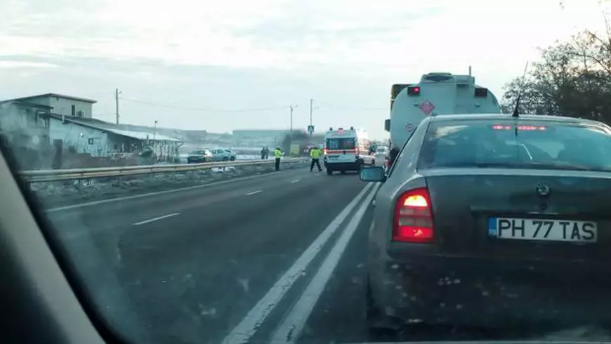 O adolescentă a murit lovită pe trecere de două mașini, în județul Prahova. Copila era în drum spre școală