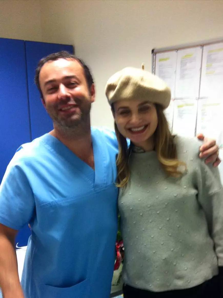 Ana Mardare, alături de medicul care a operat-o