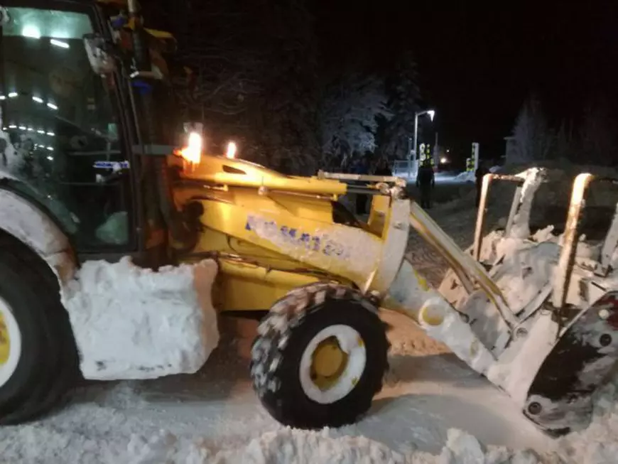 100 de turiști blocați în Vama Negru Vodă au fost salvați după trei zile în nămeți. Moldovenii au sărbătorit Crăciunul pe rit vechi în mașini