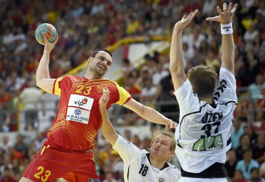 epa04799308 Macedonia's Filip Lazarov (L) in action against Czech players Jan Stehlik (C) and Jan Uzek (R) during the European Championship 2016 qualifying handball match between FYR of Macedonia and Czech Republic in Skopje, The Former Yugoslav Republic of Macedonia, 14 June 2015.  EPA/GEORGI LICOVSKI