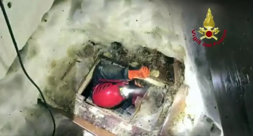 Operațiuni de salvare în Italia, unde un hotel a fost înghițit de o avalanșă