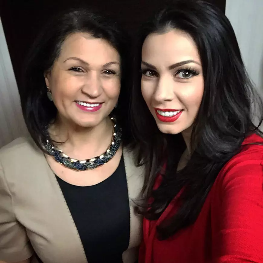 Iuliana Luciu, alături de mama sa, lucica