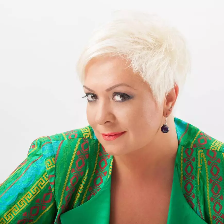 Așa arată Monica Anghel fardată