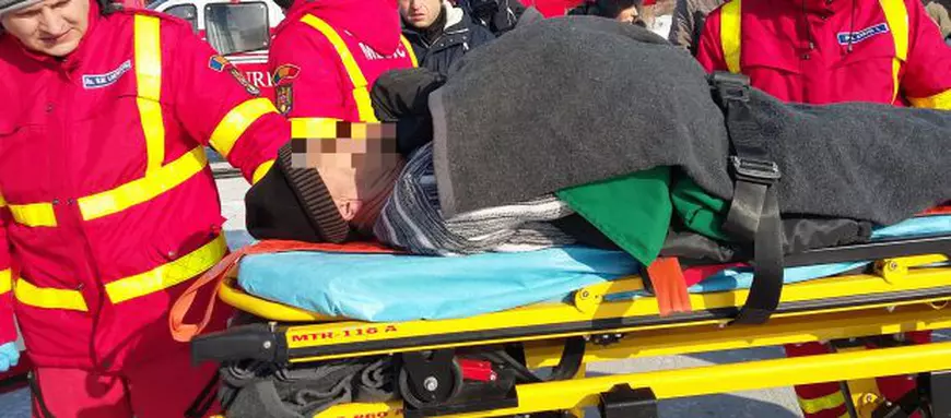 Intervenție cu elicopterul pentru salvarea unui bolnav din județul Tulcea dintr-o zonă izolată de viscol