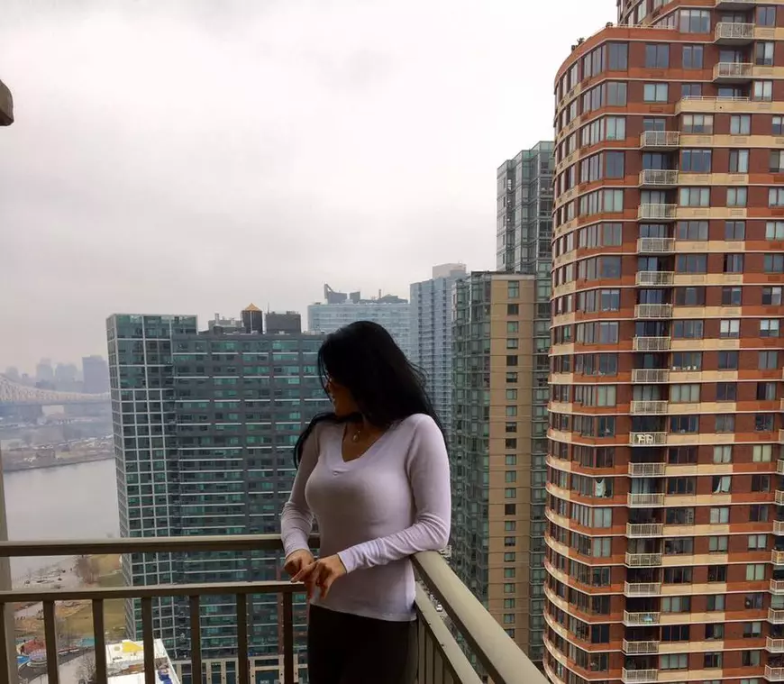Silvia Lăuneanu s-a mutat într-un apartament din Long island City, la etajul 29
