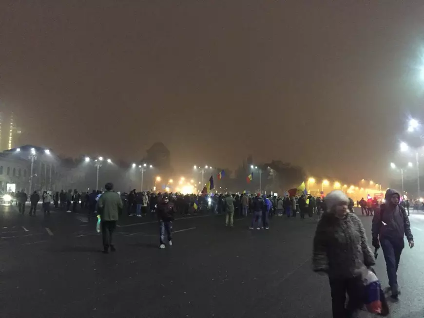 UPDATE. Protestul din fața Guvernului s-a încheiat. Peste 25.000 de oameni au protestat luni în Capitală / FOTO&VIDEO