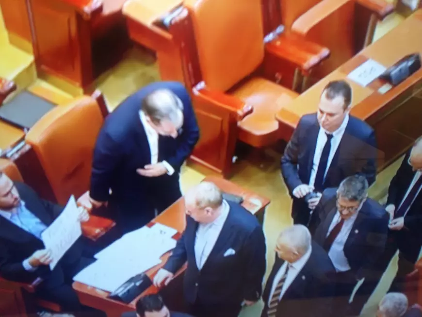 Aleșii PSD părăsesc sala, în timpul discursului lui Iohannis