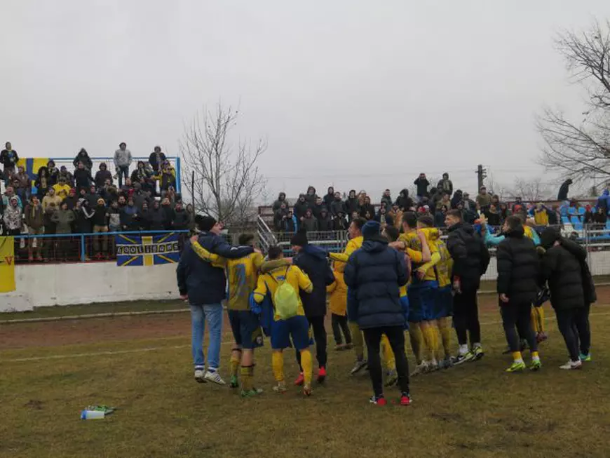 A murit Gică Grasu', unul dintre liderii galeriei Petrolului în anii '80. ”Lupii”, recital la Mizil, în Cupa României | VIDEO