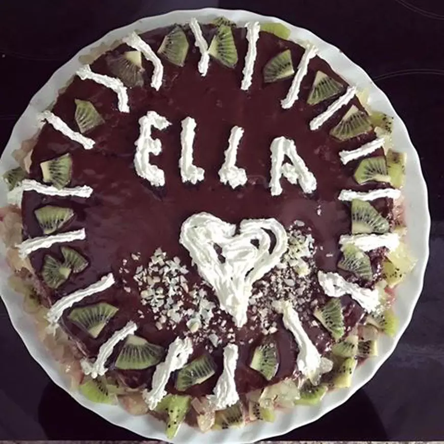 Andreea Bălan a făcut un tort pentru fiica ei