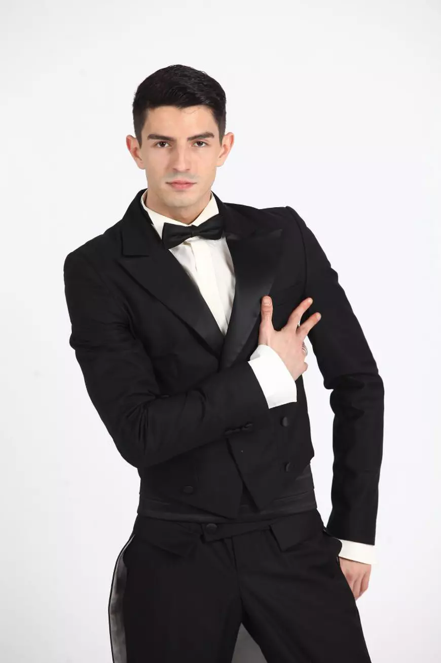 Uite cine dansează. Ele sunt cele trei perechi care merg în marea finală