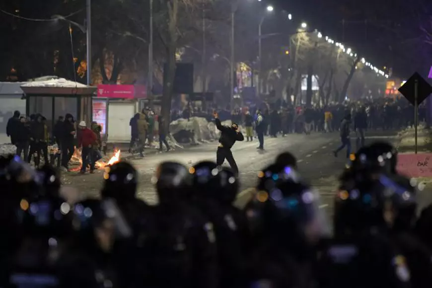 Huliganii din Piața Victoriei sunt ”vânați” de anchetatori