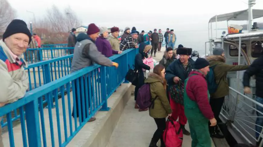 Locuitorii din Sfântu Gheorghe se descurca cu vaporul primăriei