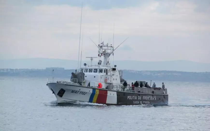 Sute de bărbați, femei și copii au fost salvați de la înec