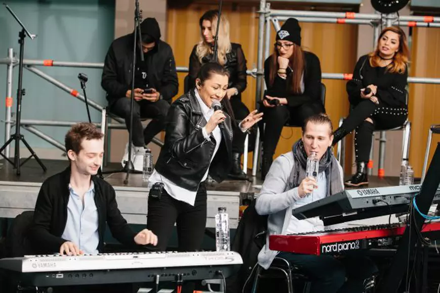 250 de oameni muncesc pentru show-ul Andrei 