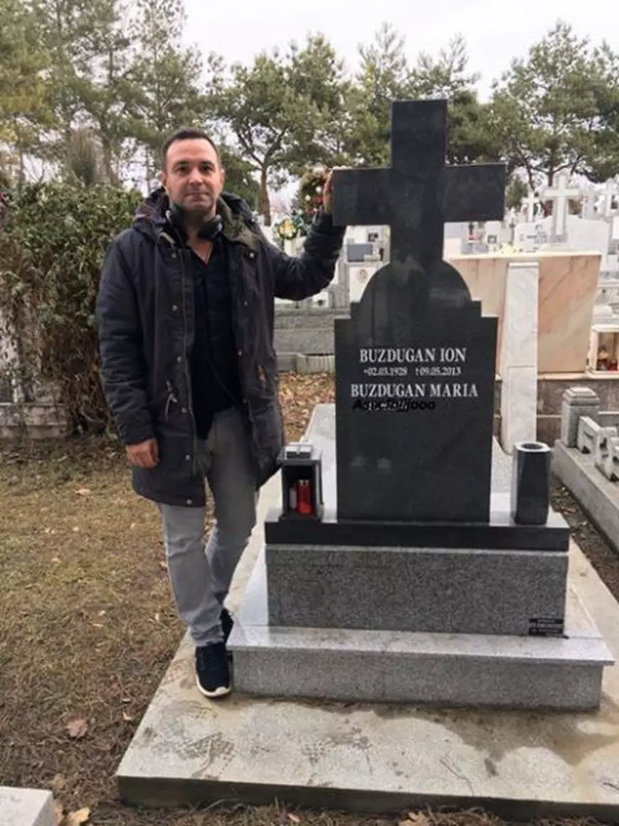 Daniel Buzdugan, la mormântul tatălui său. 