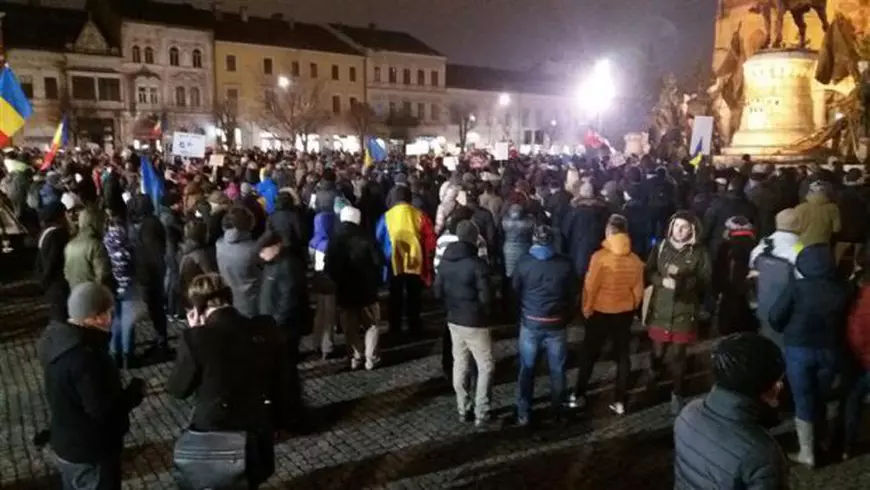 Clujenii au ieșit în stradă pentru a noua zi consecutiv sursă foto: monitorulcj.ro