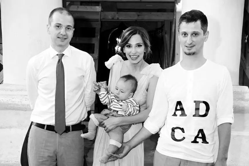 Dana Rogoz, alături de frații ei, Andrei și Radu