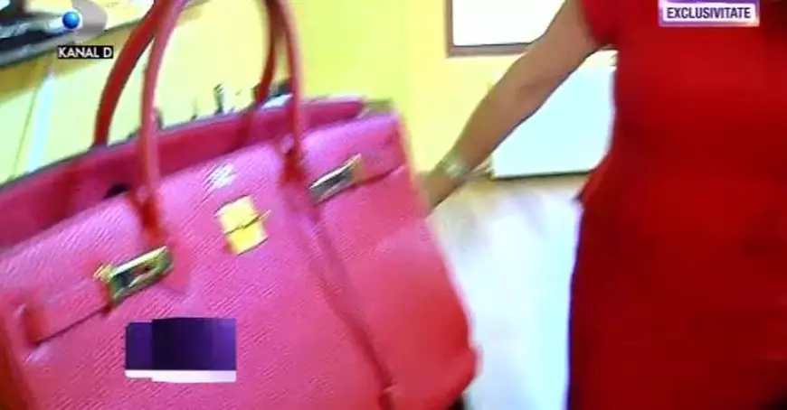 Carmen Harra are bijuterii de zeci de mii de dolari. Le-a arătat la TV