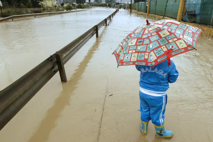 Inundaţii severe în sudul Spaniei. Drumuri blocate de ape, alunecări de teren și case distruse în Malaga