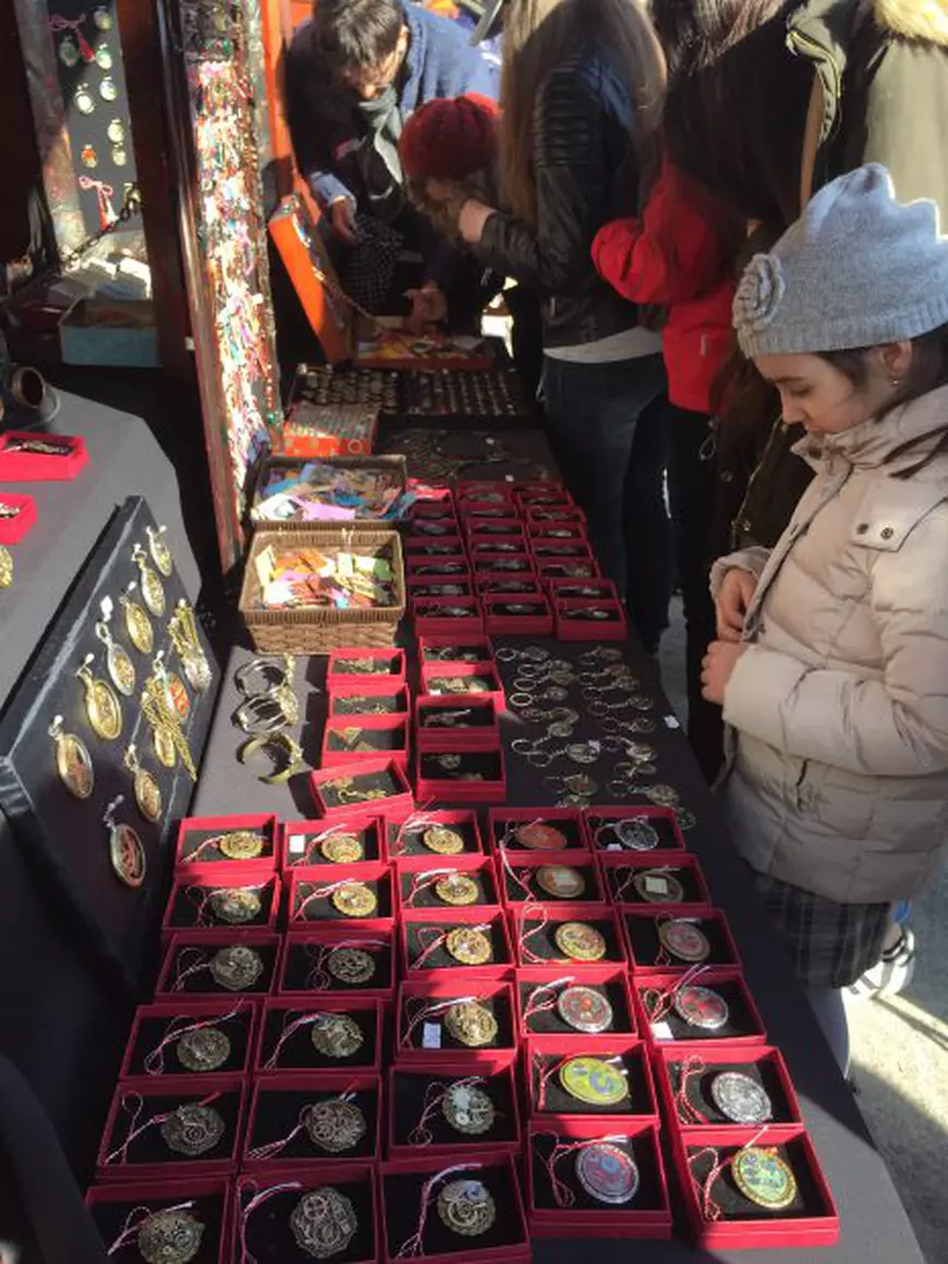 Locul de unde nu poți să pleci cu mâna goală. La Târgul de la Universitate găsiți cele mai frumoase mărțișoare!