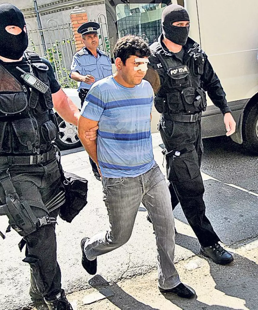 UPDATE: Tânărul care a târât cu mașina un polițist rămâne în arest. Riscă până la 13 ani de închisoare