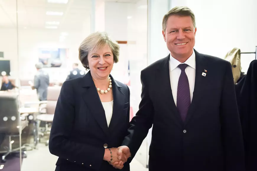 Iohannis a vorbit la telefon cu Theresa May