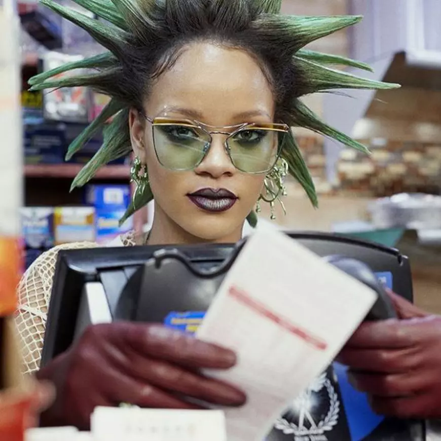 Rihanna apare cu părul verde pe coperta revistei Paper, în stilul punk al anilor 90