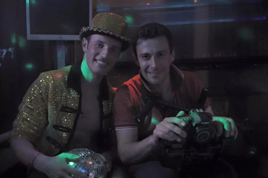 EXCLUSIV. Hoții l-au lăsat în... X-Factorul gol! Solist român prădat de conaționali în timp ce filma în Roma!