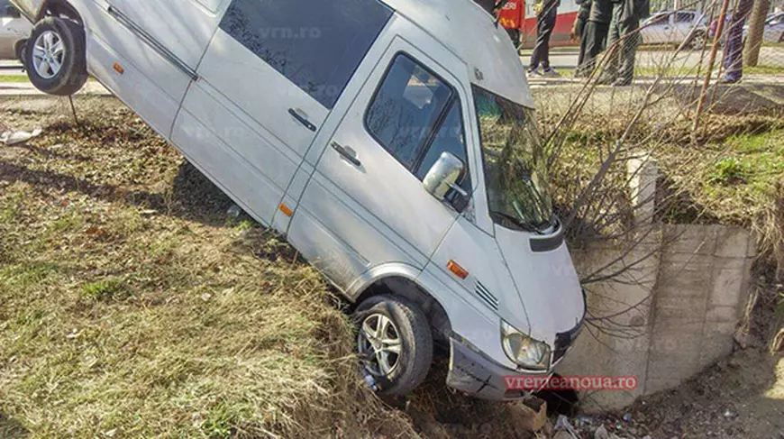 Accident grav în Vaslui. Un copil de 10 ani, în stare gravă după ce a ajuns sub roțile unei autoutilitare 