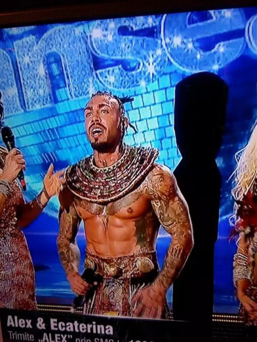 Alex Velea, cu pătrățelele la vedere la Uite cine dansează. Mihaela Rădulescu nu s-a abținut. “Trebuie neapărat să văd”