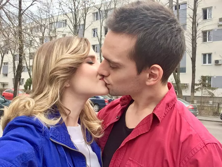 Criss și Vlad, din serialul "Când mama nu-i acasă", au aniversat 5 ani de relație. Cum au petrecut