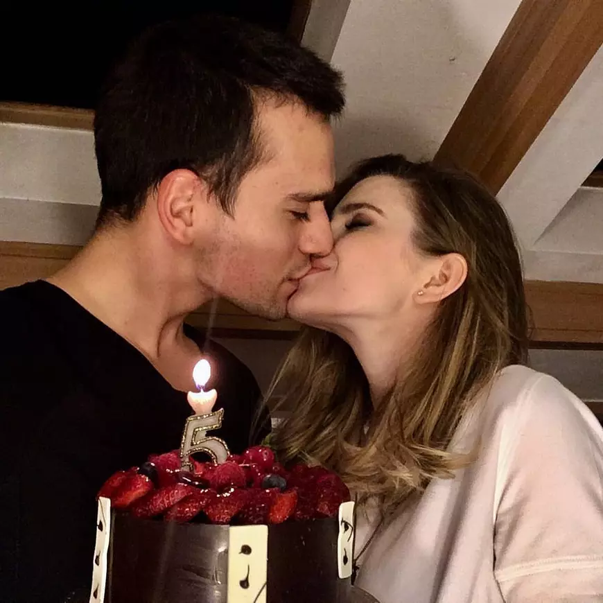 Criss și Vlad, din serialul "Când mama nu-i acasă", au aniversat 5 ani de relație. Cum au petrecut