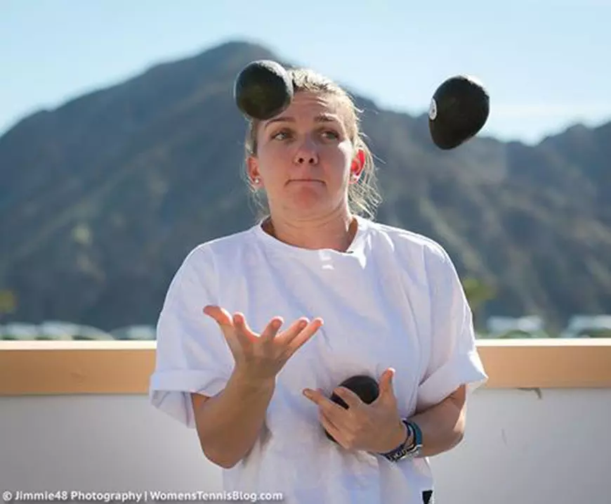 Simona Halep și-a tras mașină nouă! Ce conduce la Indian Wells. Cum s-a distrat cu fructe de avocado și ce provocare a avut de trecut