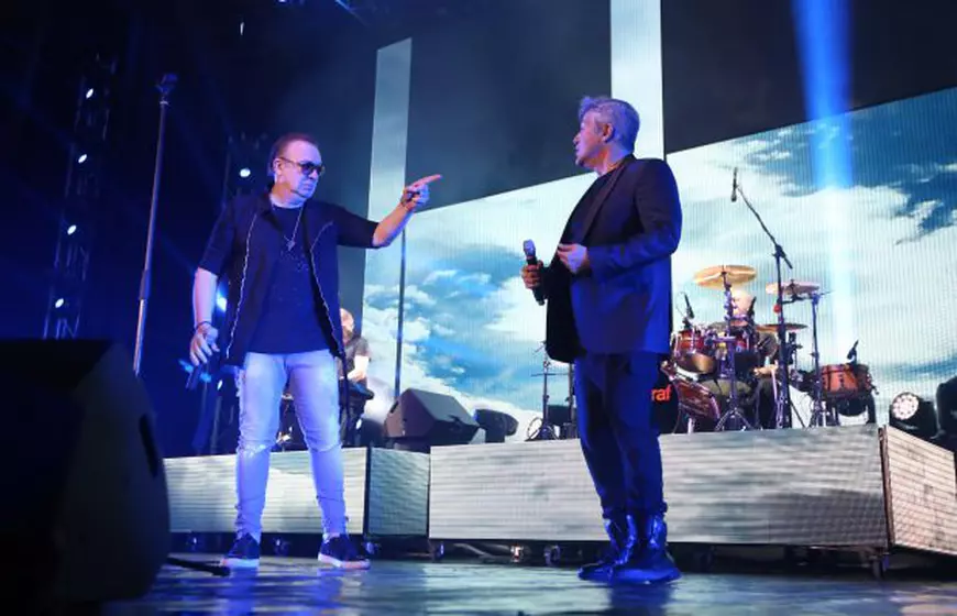 Concert Holograf la Sala Palatului. Gabriel Cotabiță a deschis show-ul. Prima apariție a artistului, după ce a ajuns din nou la spital