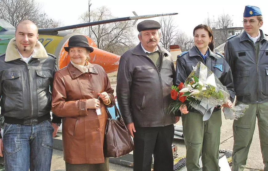 Simona Maierean, prima femeie pilot din România care a zburat pe un avion supersonic 