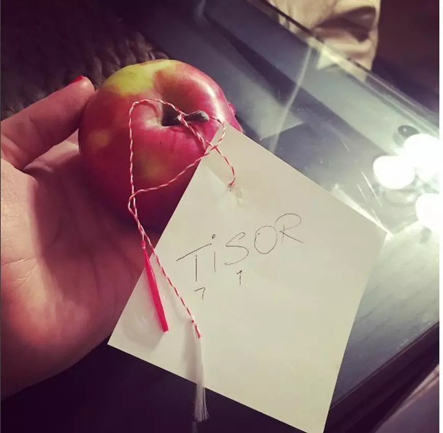 Andreea Mantea a primit un mărțișor...altfel. Imaginea care a stârnit amuzamentul fanilor