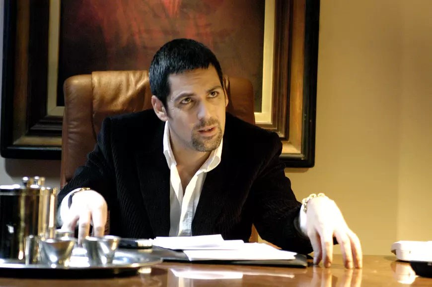 ”Nopți de turneu” cu aromă de discriminare.  Bănică Jr. doarme la hotel de 5 stele, restul trupei la 3 stele, la periferie