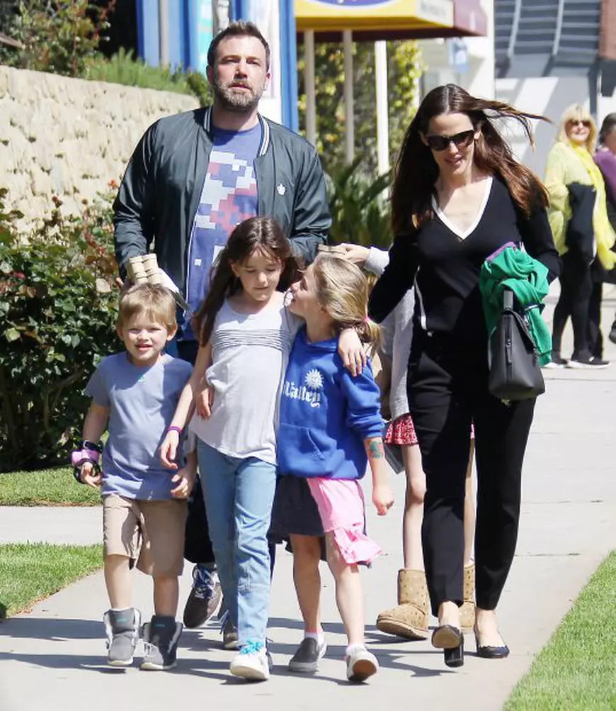 Ben Affleck împreună cu Jennifer Garner și cei trei copii ai lor 
