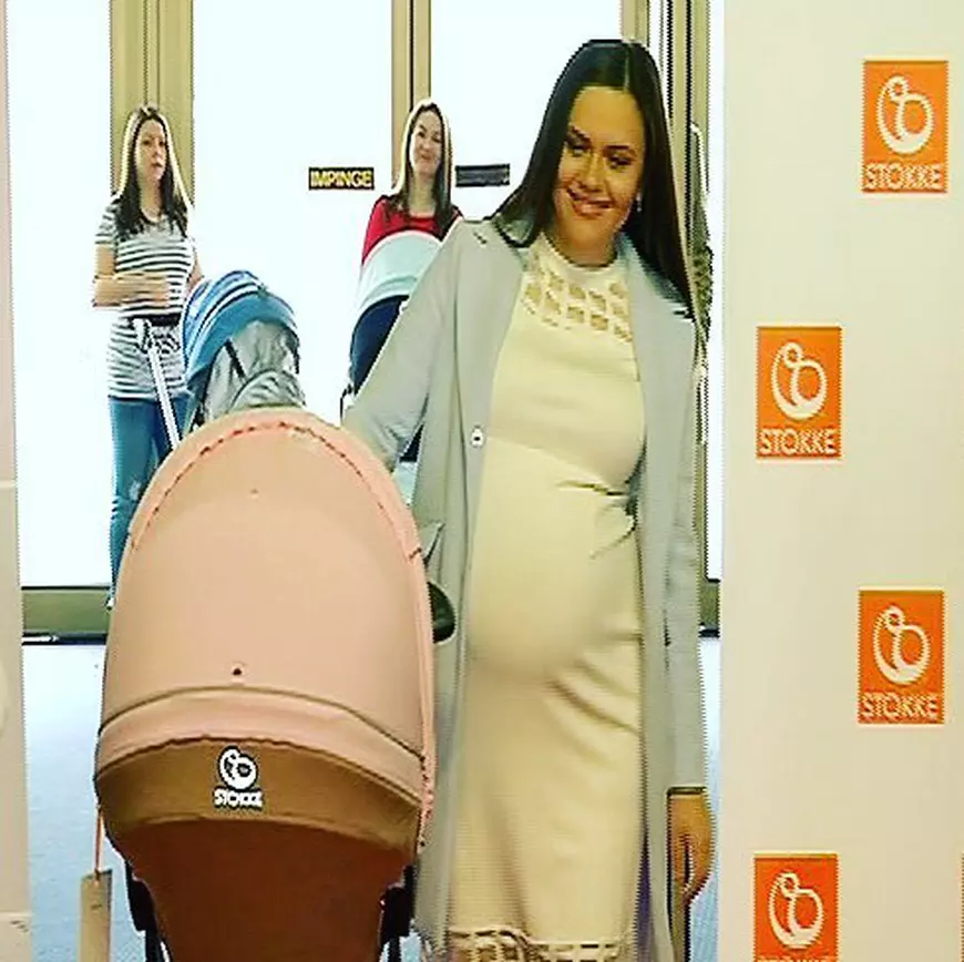 Cristina Șișcanu, în luna a opta de sarcină. A plecat să caute cărucior pentru bebeluș