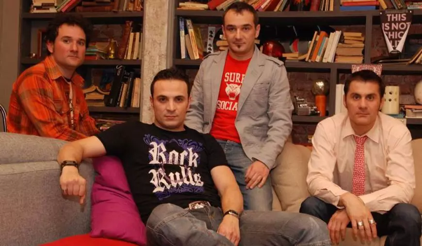 Solistul grupului Direcția 5, Cristi Enache, a împlinit 41 de ani. Aniversează tot burlac!