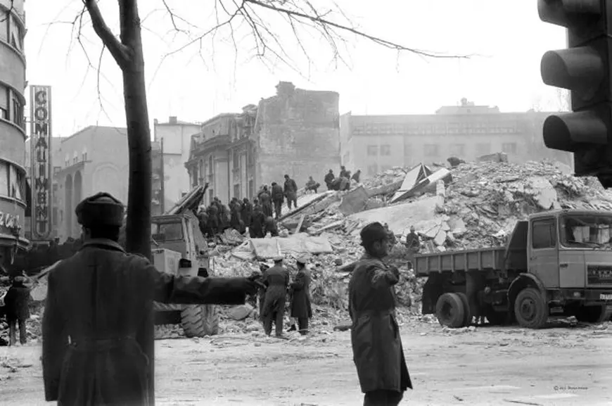 VIDEO EXCLUSIV / Un fotograf al cutremurului, despre cutremurul din 1977: ”Trunchiul unei femei, fără cap şi picioare, atârna pe marginea cupei”