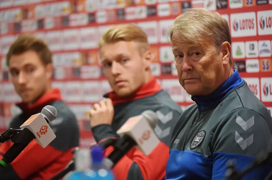 Cine pe cine demite? Meciul România - Danemarca este decisiv pentru selecționerii Christoph Daum și Age Hareide