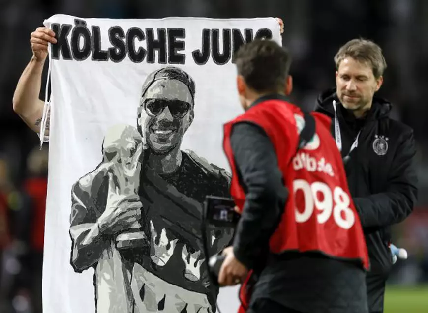 Podolski și-a luat rămas bun de la naționala de fotbal a Germaniei cu un gol minunat / VIDEO