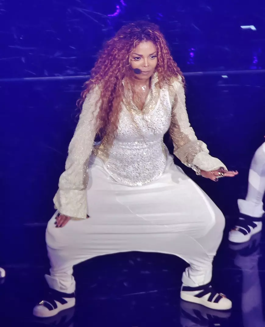 O femeie de 31 de ani susține că sora lui Michael Jackson este mama ei: „Eu sunt fiica secretă a lui Janet Jackson”