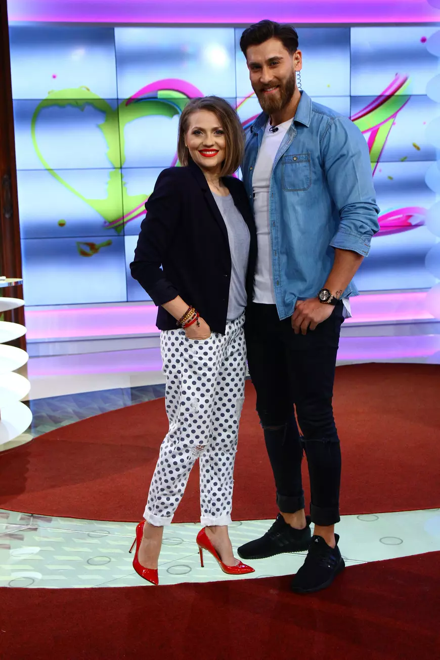 Mirela Vaida e divă și la muncă, și în timpul liber. S-a mutat cu cea mai mare fană a ei în casă!