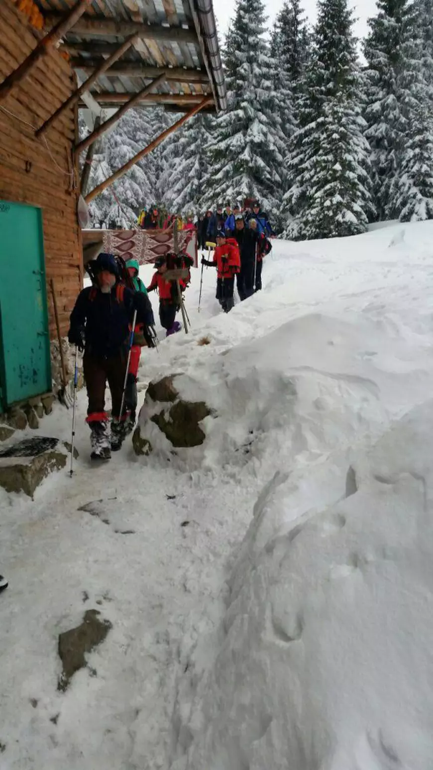 UPDATE: Dosar penal după avalanșa din Retezat. Trupurile copiilor au fost coborâte de pe munte
