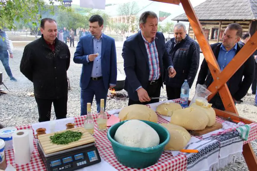 Ministrul Culturii, Ionuț Vulpescu, a participat la „Festivalul Balmoșului” de la Bistrița