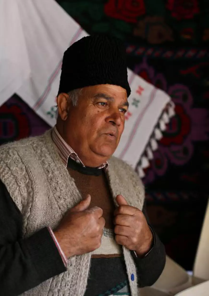 L-am găsit pe „Gânditorul de la Hamangia”, la Târgul de Paște din București. Meşteşugar de patrimoniu, nu are și nu va avea niciodată pensie