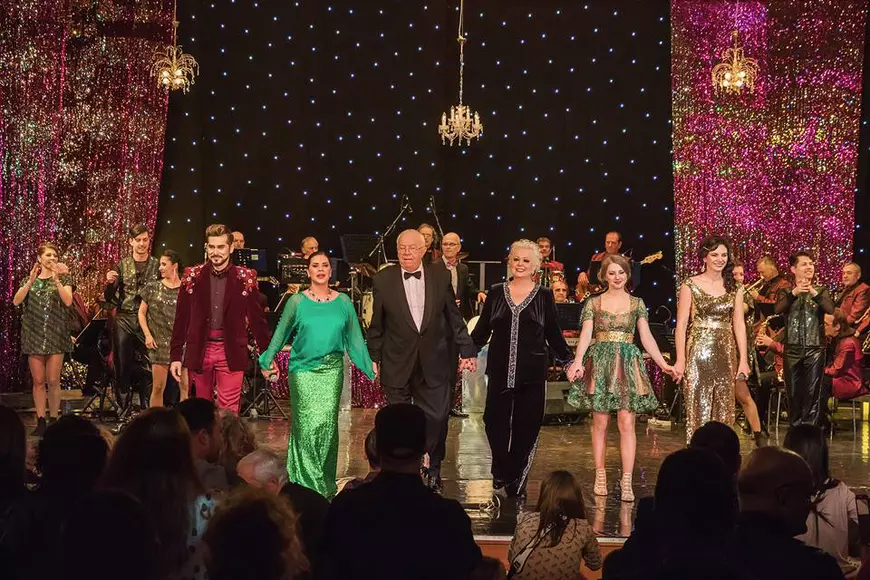 EXCLUSIV/ După cinci operații și un transplant, Alexandru Arșinel «a rupt» scena două seri la rând. ”M-am recuperat și cu coloana, și cu rinichii”